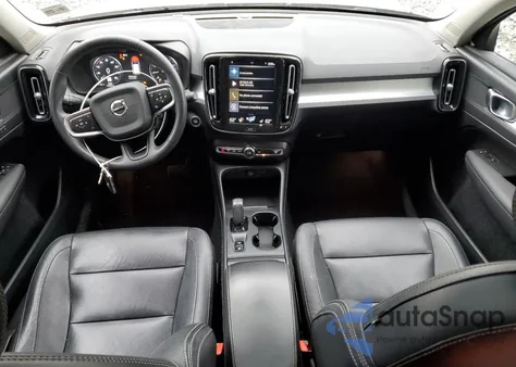 2021 Volvo Xc40 T5 Momentum z USA, uszkodzony, nr VIN YV4162UK7M2395151